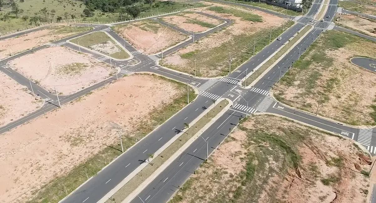 Vista aérea das avenidas do Smart Urba Dunlop já pavimentadas e sinalizadas